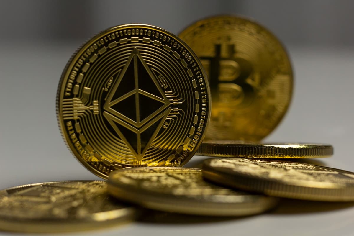 What Are DAOs and Tokens?